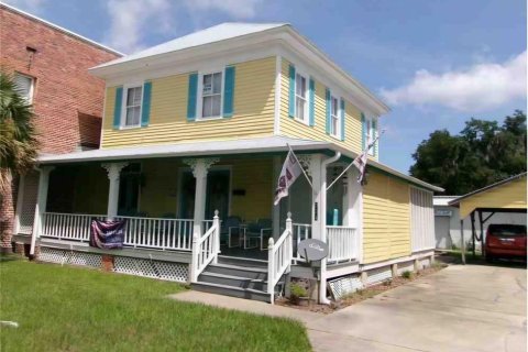 House in Crescent City, Florida 2 bedrooms, 195.09 sq.m. № 2403715
