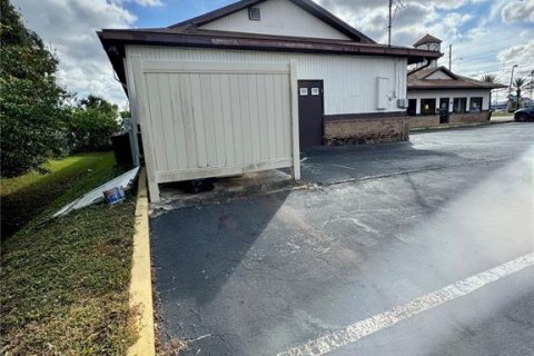 Commercial property in South Daytona, Florida 416.2 sq.m. № 1531361 - photo 4