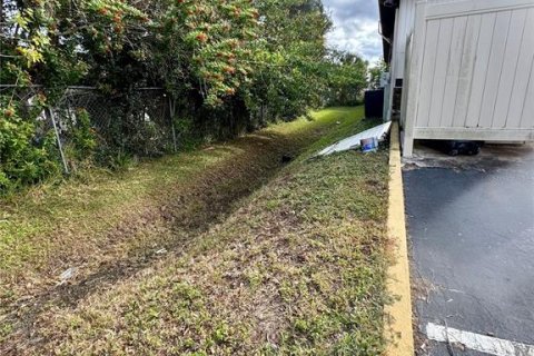Commercial property in South Daytona, Florida 416.2 sq.m. № 1531361 - photo 5