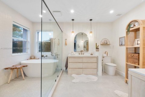 House in Delray Beach, Florida 4 bedrooms, 227.98 sq.m. № 2068856 - photo 10