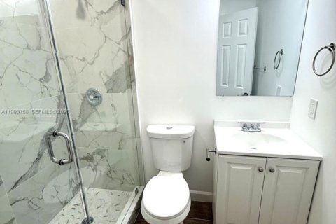 Apartamento en alquiler en Miami, Florida, 2 dormitorios, 69.68 m2 № 2055549 - foto 6