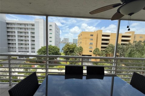 Copropriété à vendre à Sunny Isles Beach, Floride: 2 chambres, 123.56 m2 № 1978295 - photo 21