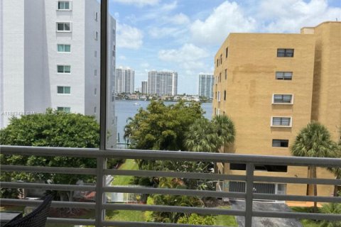 Copropriété à vendre à Sunny Isles Beach, Floride: 2 chambres, 123.56 m2 № 1978295 - photo 22