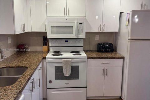 Copropriété à vendre à Sunny Isles Beach, Floride: 2 chambres, 123.56 m2 № 1978295 - photo 2