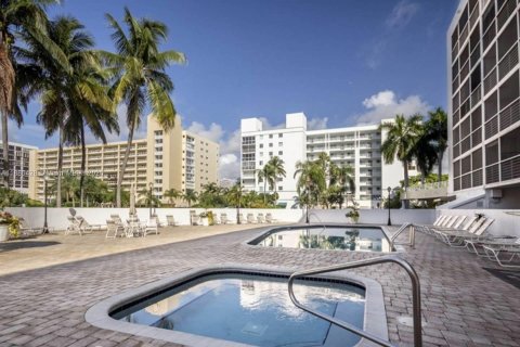 Copropriété à vendre à Sunny Isles Beach, Floride: 2 chambres, 123.56 m2 № 1978295 - photo 25