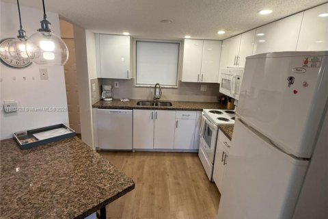 Copropriété à vendre à Sunny Isles Beach, Floride: 2 chambres, 123.56 m2 № 1978295 - photo 4