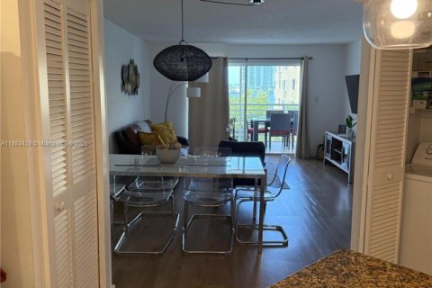 Copropriété à vendre à Sunny Isles Beach, Floride: 2 chambres, 123.56 m2 № 1978295 - photo 7