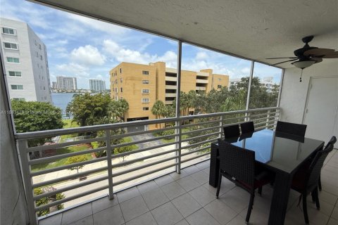 Copropriété à vendre à Sunny Isles Beach, Floride: 2 chambres, 123.56 m2 № 1978295 - photo 24
