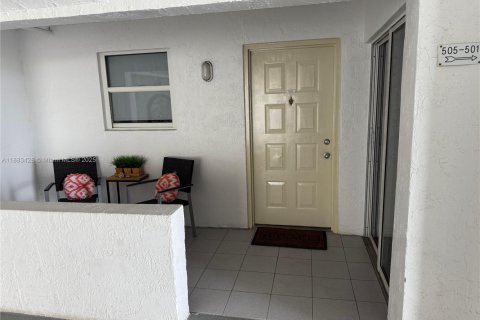 Copropriété à vendre à Sunny Isles Beach, Floride: 2 chambres, 123.56 m2 № 1978295 - photo 27