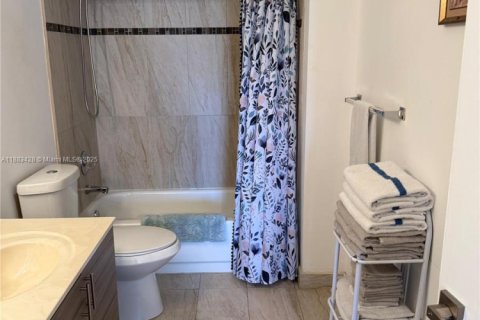 Copropriété à vendre à Sunny Isles Beach, Floride: 2 chambres, 123.56 m2 № 1978295 - photo 17