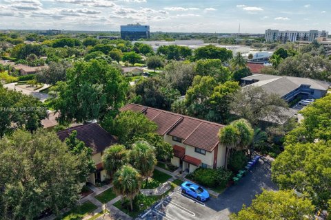 Купить таунхаус в Корал-Спрингс, Флорида 2 спальни, 90.12м2, № 1943871 - фото 28