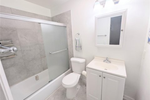 Townhouse in Coral Springs, Florida 2 bedrooms, 90.12 sq.m. № 1943871 - photo 17