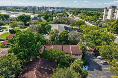 Купить таунхаус в Корал-Спрингс, Флорида 2 спальни, 90.12м2, № 1943871 - фото 29