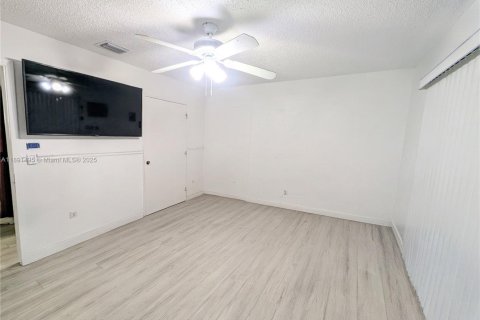 Townhouse in Coral Springs, Florida 2 bedrooms, 90.12 sq.m. № 1943871 - photo 20