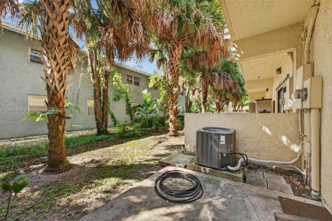 Купить таунхаус в Корал-Спрингс, Флорида 2 спальни, 90.12м2, № 1943871 - фото 27