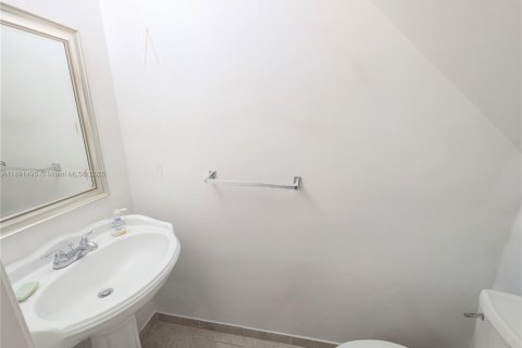 Townhouse in Coral Springs, Florida 2 bedrooms, 90.12 sq.m. № 1943871 - photo 10
