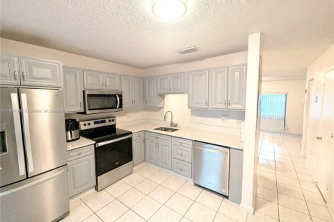 Townhouse in Coral Springs, Florida 2 bedrooms, 90.12 sq.m. № 1943871 - photo 5