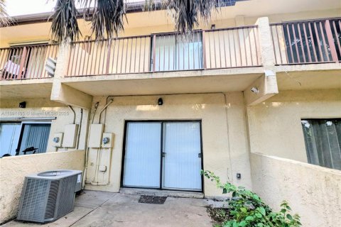Townhouse in Coral Springs, Florida 2 bedrooms, 90.12 sq.m. № 1943871 - photo 22