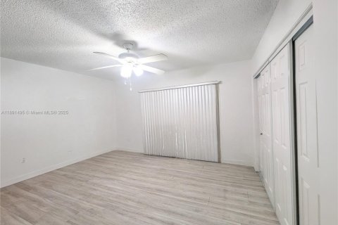 Townhouse in Coral Springs, Florida 2 bedrooms, 90.12 sq.m. № 1943871 - photo 18