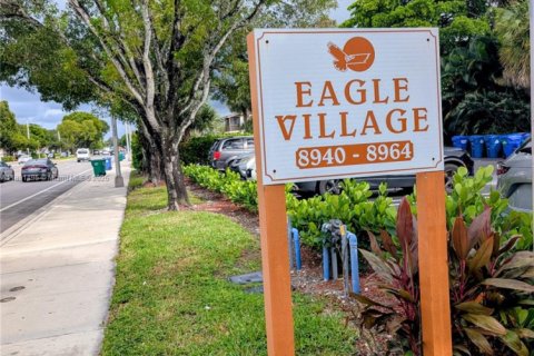 Townhouse in Coral Springs, Florida 2 bedrooms, 90.12 sq.m. № 1943871 - photo 25