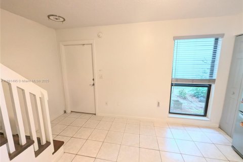 Townhouse in Coral Springs, Florida 2 bedrooms, 90.12 sq.m. № 1943871 - photo 3