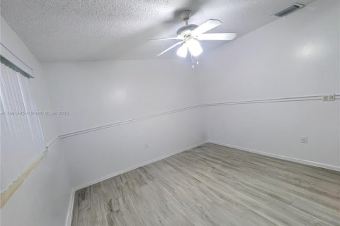 Townhouse in Coral Springs, Florida 2 bedrooms, 90.12 sq.m. № 1943871 - photo 16