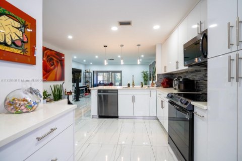 Townhouse in West Palm Beach, Florida 3 bedrooms, 121.05 sq.m. № 1925619 - photo 7