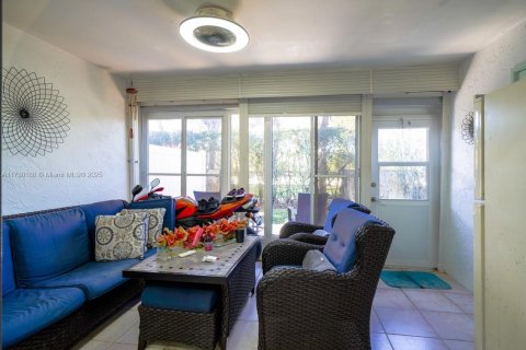 Townhouse in West Palm Beach, Florida 3 bedrooms, 121.05 sq.m. № 1925619 - photo 13