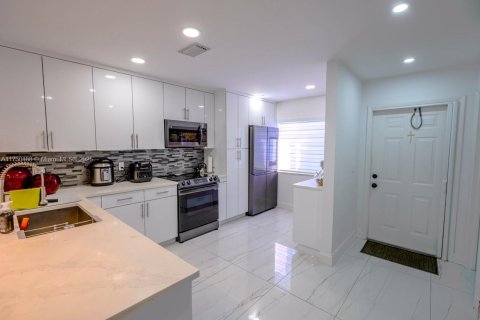 Townhouse in West Palm Beach, Florida 3 bedrooms, 121.05 sq.m. № 1925619 - photo 5