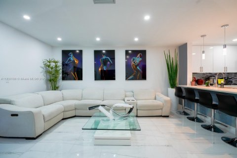 Townhouse in West Palm Beach, Florida 3 bedrooms, 121.05 sq.m. № 1925619 - photo 11