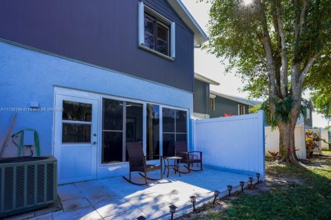Townhouse in West Palm Beach, Florida 3 bedrooms, 121.05 sq.m. № 1925619 - photo 19