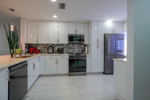 Townhouse in West Palm Beach, Florida 3 bedrooms, 121.05 sq.m. № 1925619 - photo 6