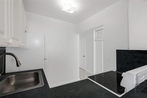 Купить кондоминиум в Майами-Бич, Флорида 34.37м2, № 2004335 - фото 12