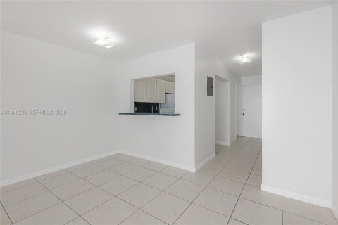 Купить кондоминиум в Майами-Бич, Флорида 34.37м2, № 2004335 - фото 11