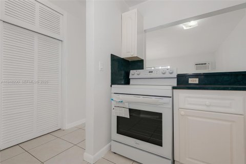 Купить кондоминиум в Майами-Бич, Флорида 34.37м2, № 2004335 - фото 15