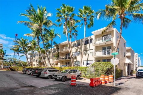 Купить кондоминиум в Майами-Бич, Флорида 34.37м2, № 2004335 - фото 2