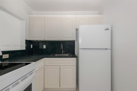 Купить кондоминиум в Майами-Бич, Флорида 34.37м2, № 2004335 - фото 17