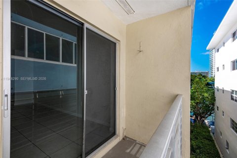 Купить кондоминиум в Майами-Бич, Флорида 34.37м2, № 2004335 - фото 23