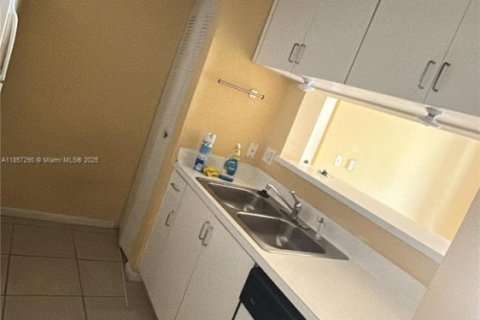 Copropriété à louer à Miramar, Floride: 1 chambre, 61.78 m2 № 1887312 - photo 2