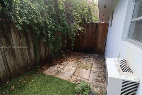 Villa ou maison à louer à Fort Lauderdale, Floride: 1 chambre, 57.6 m2 № 1992442 - photo 16