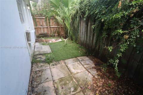 Villa ou maison à louer à Fort Lauderdale, Floride: 1 chambre, 57.6 m2 № 1992442 - photo 18