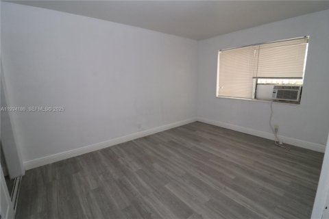 Villa ou maison à louer à Fort Lauderdale, Floride: 1 chambre, 57.6 m2 № 1992442 - photo 7