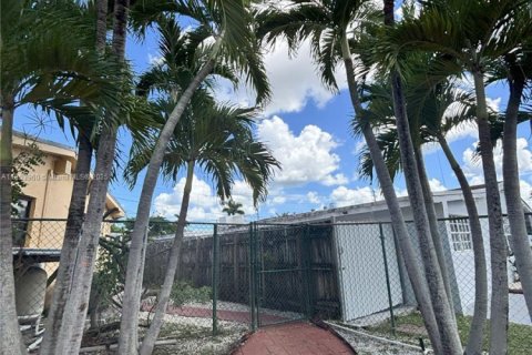 Casa en venta en Cutler Bay, Florida, 4 dormitorios, 202.16 m2 № 1874843 - foto 7