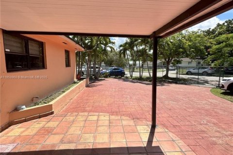 Casa en venta en Cutler Bay, Florida, 4 dormitorios, 202.16 m2 № 1874843 - foto 4