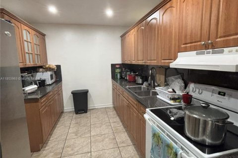Casa en venta en Cutler Bay, Florida, 4 dormitorios, 202.16 m2 № 1874843 - foto 9