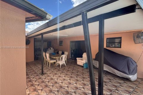Casa en venta en Cutler Bay, Florida, 4 dormitorios, 202.16 m2 № 1874843 - foto 22