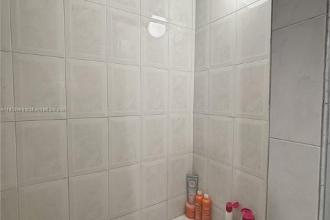Casa en venta en Cutler Bay, Florida, 4 dormitorios, 202.16 m2 № 1874843 - foto 17