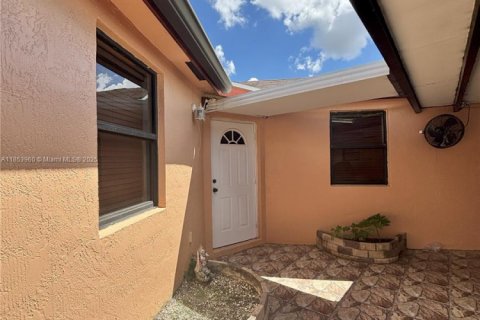 Casa en venta en Cutler Bay, Florida, 4 dormitorios, 202.16 m2 № 1874843 - foto 23