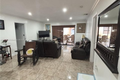 Casa en venta en Cutler Bay, Florida, 4 dormitorios, 202.16 m2 № 1874843 - foto 8