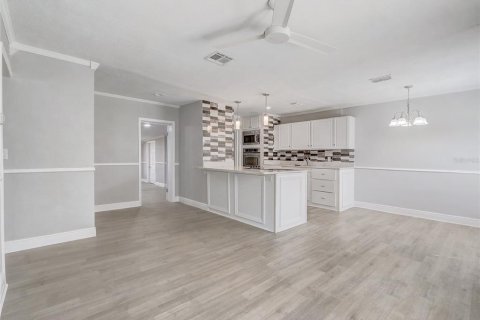 House in Ocala, Florida 3 bedrooms, 162.02 sq.m. № 2220621 - photo 11